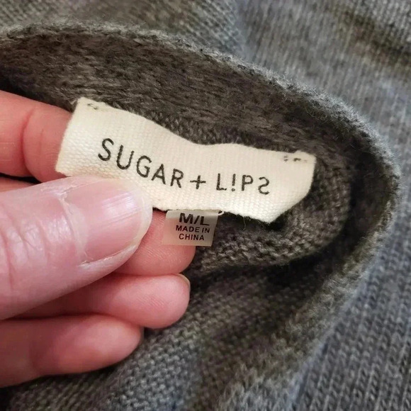 Sugar+Lips Gray Twist Front Sweater Size Medium/Large - Picture 3 of 8